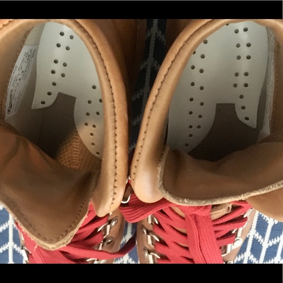 Danner Mtn Light Cascade (7.5 W) (Pending Sale) - Picture 7 of 8